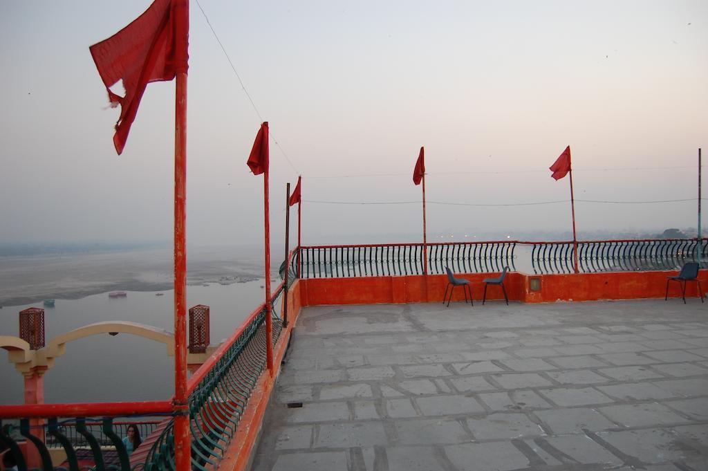 Puja pensión Varanasi Exterior foto