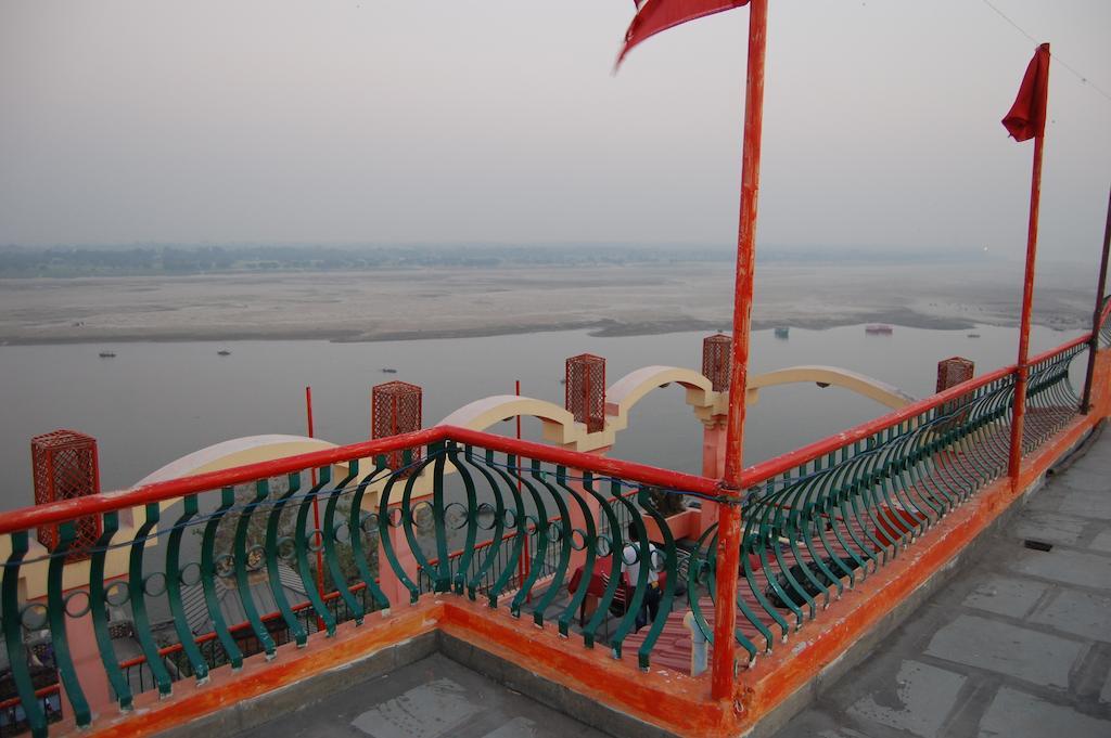 Puja pensión Varanasi Exterior foto